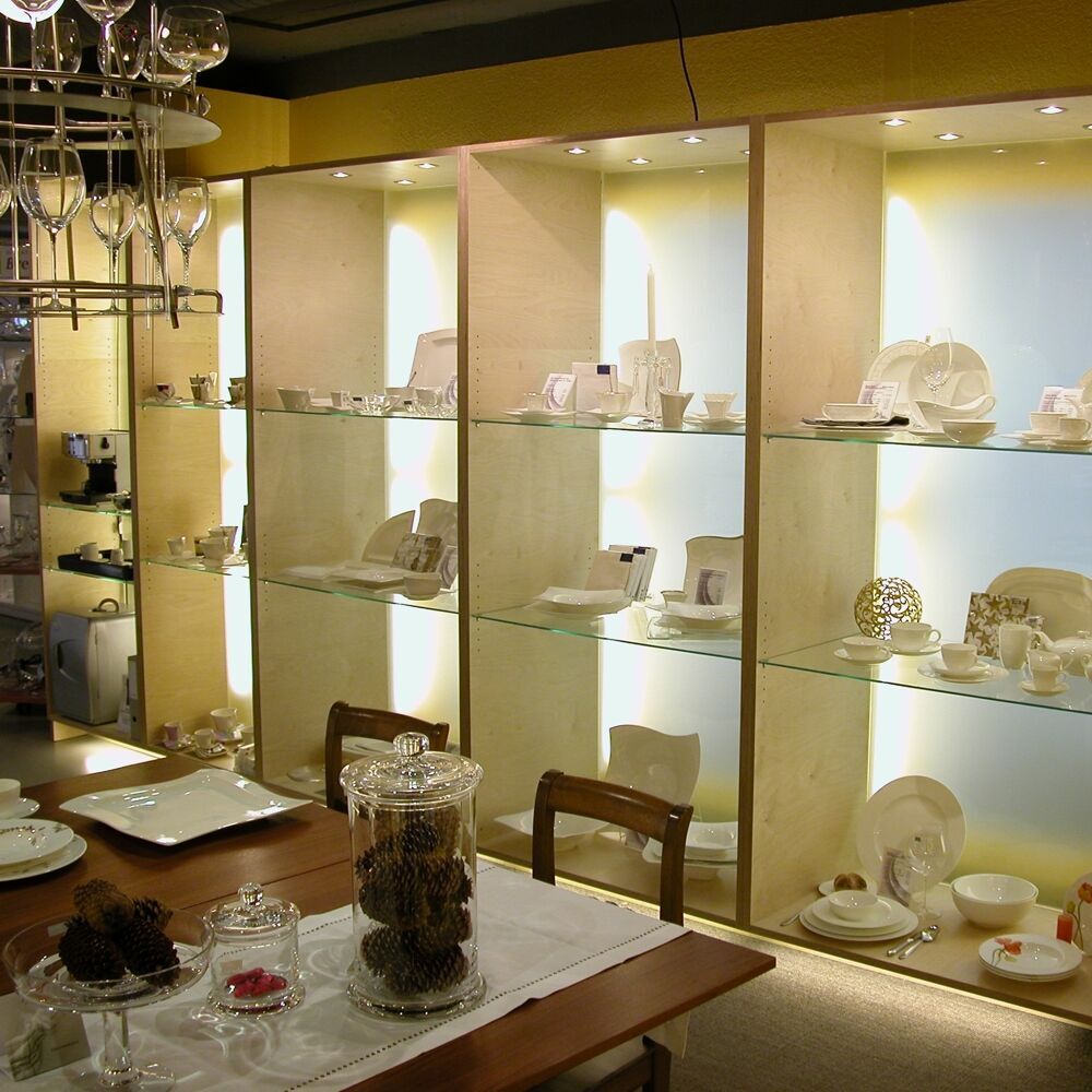 Ausstellungsregal hinterleuchtet