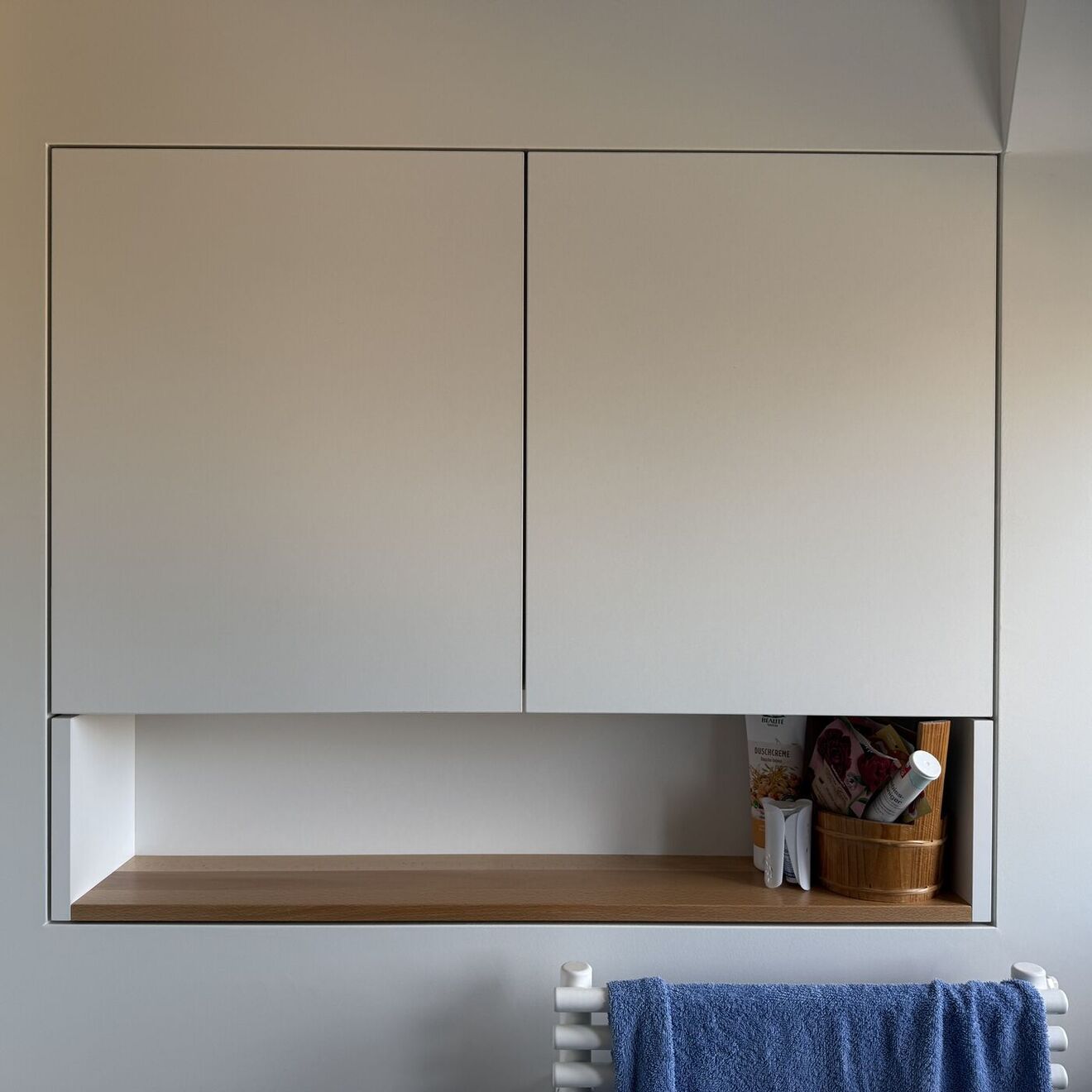 Einbauschrank in Badezimmer