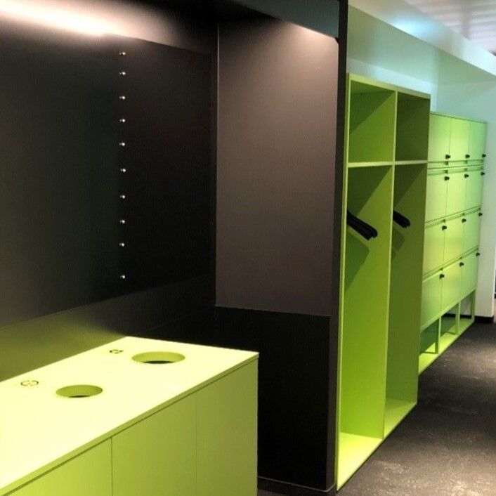 Entsorgungsstation Garderobe abschliessbare Fächer Büro