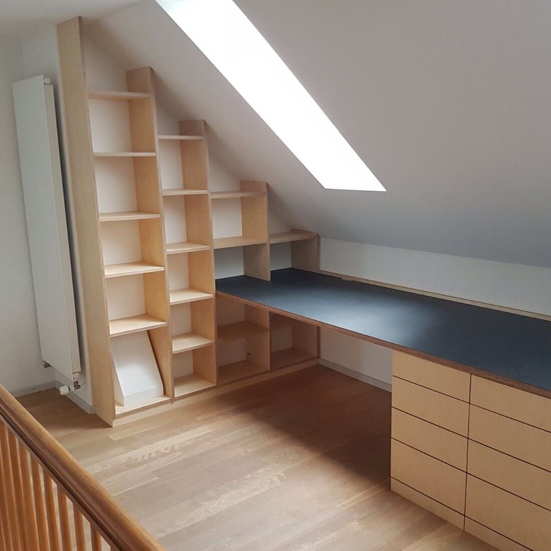 Büro Arbeitsplatz Arbeitstisch Regal